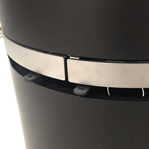 Ergonomically integrated stainless steel handles.